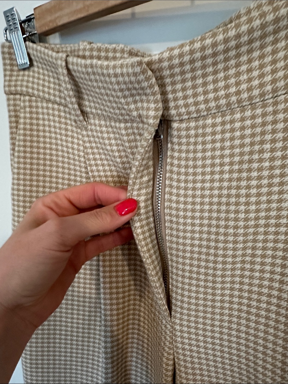 Wilfred Beige Houndstooth Dress Pants - Picture 3 of 6
